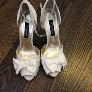 White nina heels size 7